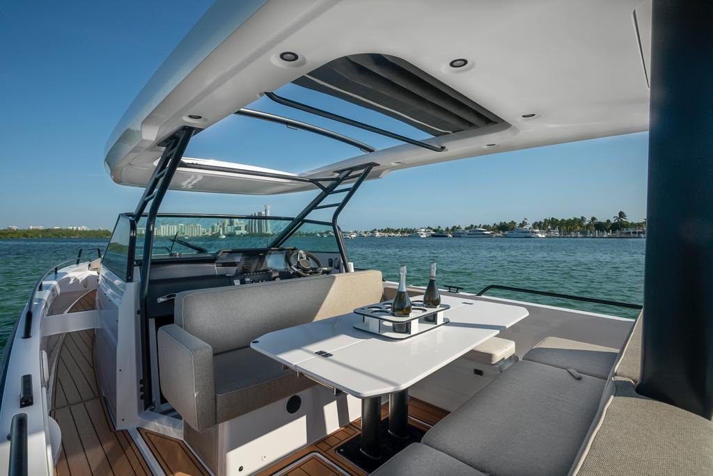 Axopar 38 Sun-Top – Luxury Day Charter in Miami