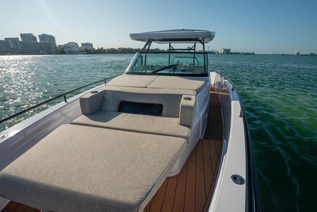 Axopar 38 Sun-Top – Luxury Day Charter in Miami