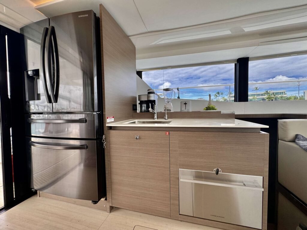 Leopard 53 – Luxury Power Catamaran Charter in Nassau photo 47