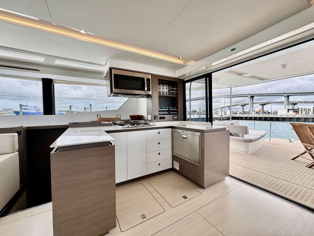 Leopard 53 – Luxury Power Catamaran Charter in Nassau photo 46