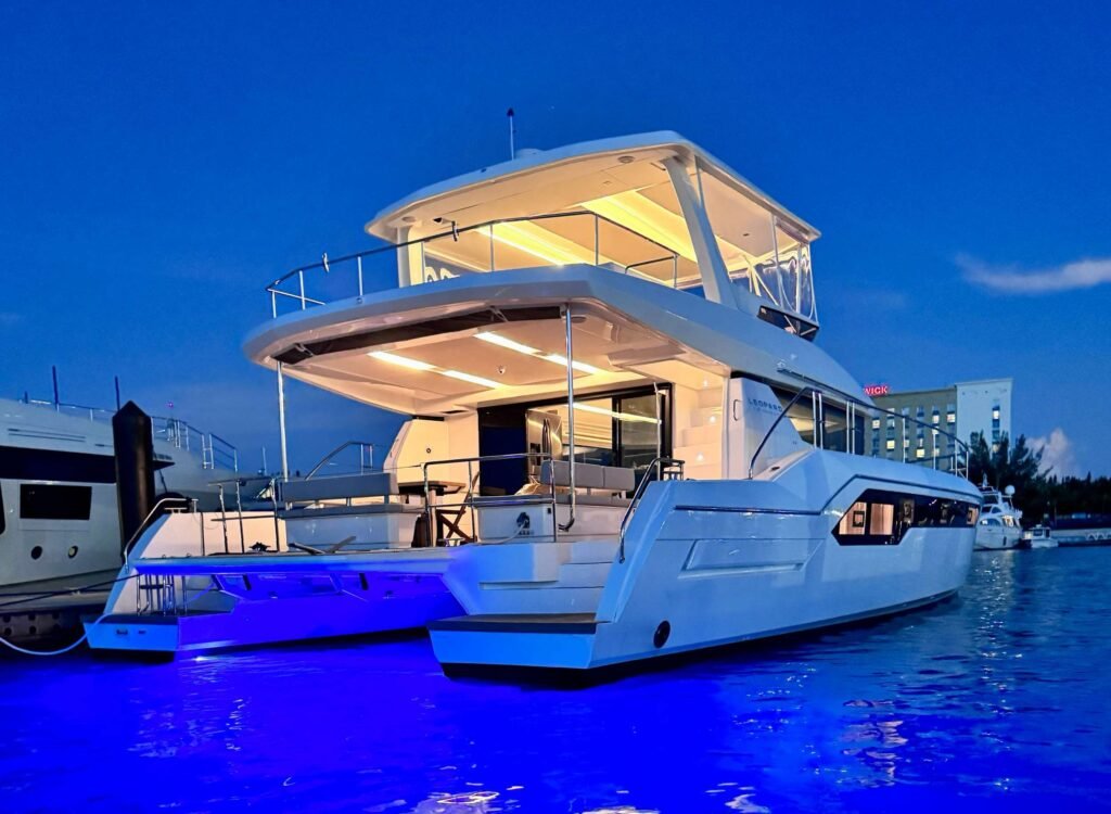Leopard 53 – Luxury Power Catamaran Charter in Nassau photo 53