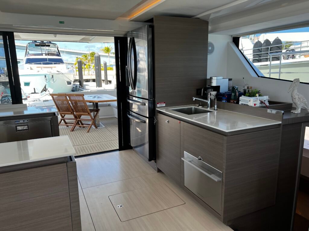 Leopard 53 – Luxury Power Catamaran Charter in Nassau photo 52
