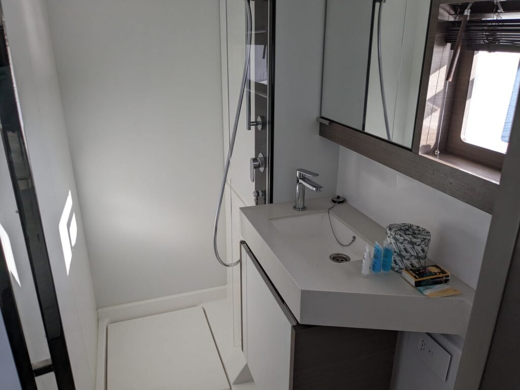 Leopard 53 – Luxury Power Catamaran Charter in Nassau photo 5