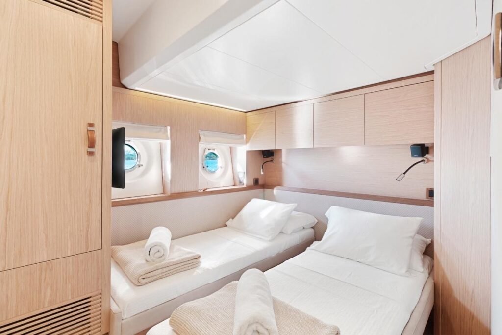 Beneteau MC6 – 62ft Luxury Yacht Charter in Miami photo 6