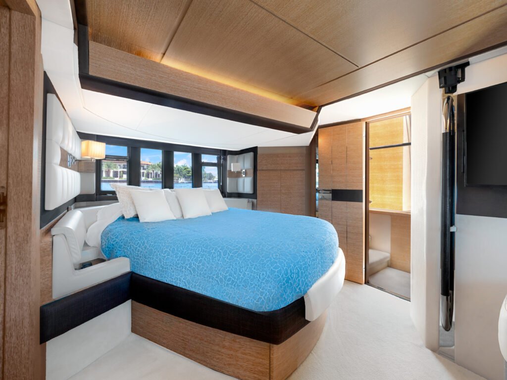 64ft Azimut Flybridge – Fort Lauderdale Luxury Charter photo 24