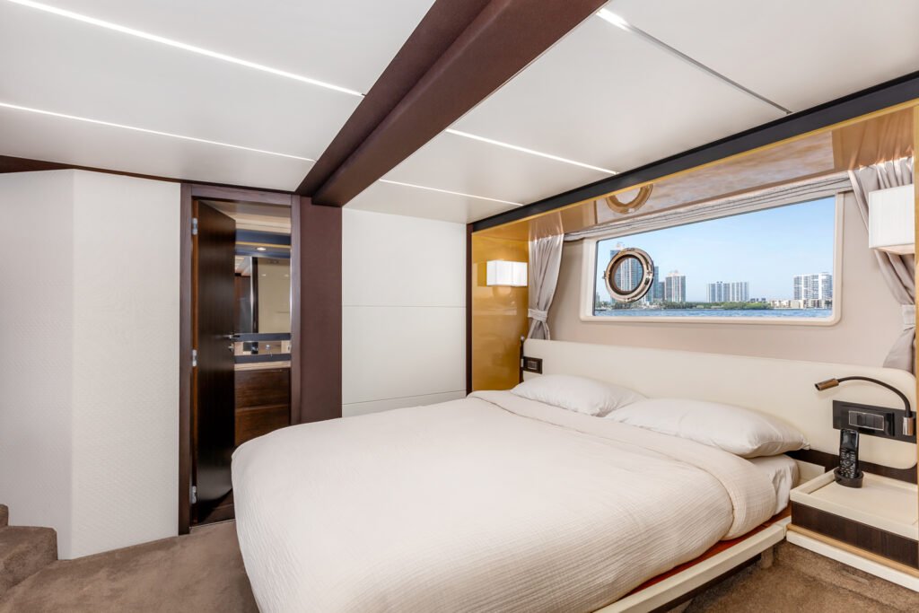 Azimut 68 – Luxury Yacht Charter in Miami photo 15