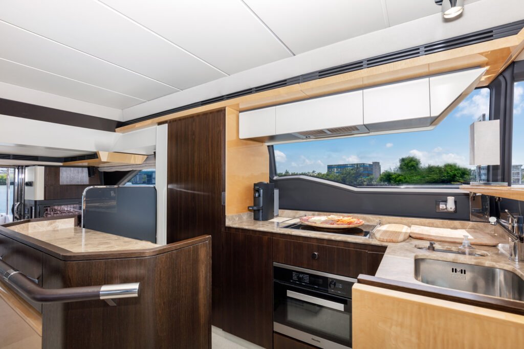 Azimut 68 – Luxury Yacht Charter in Miami photo 5