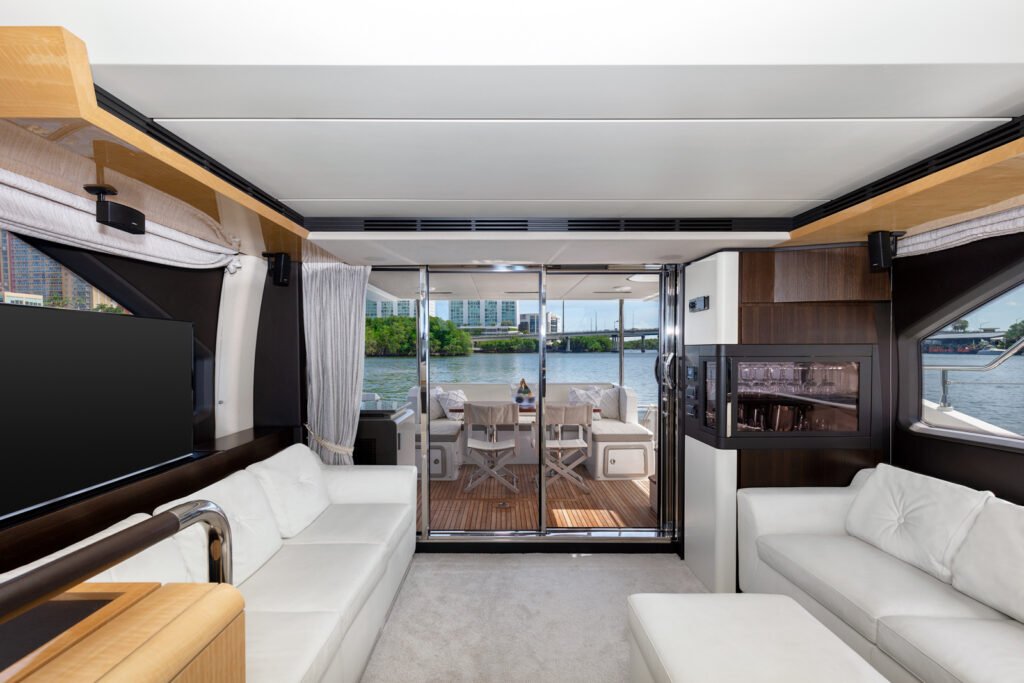 Azimut 68 – Luxury Yacht Charter in Miami photo 11