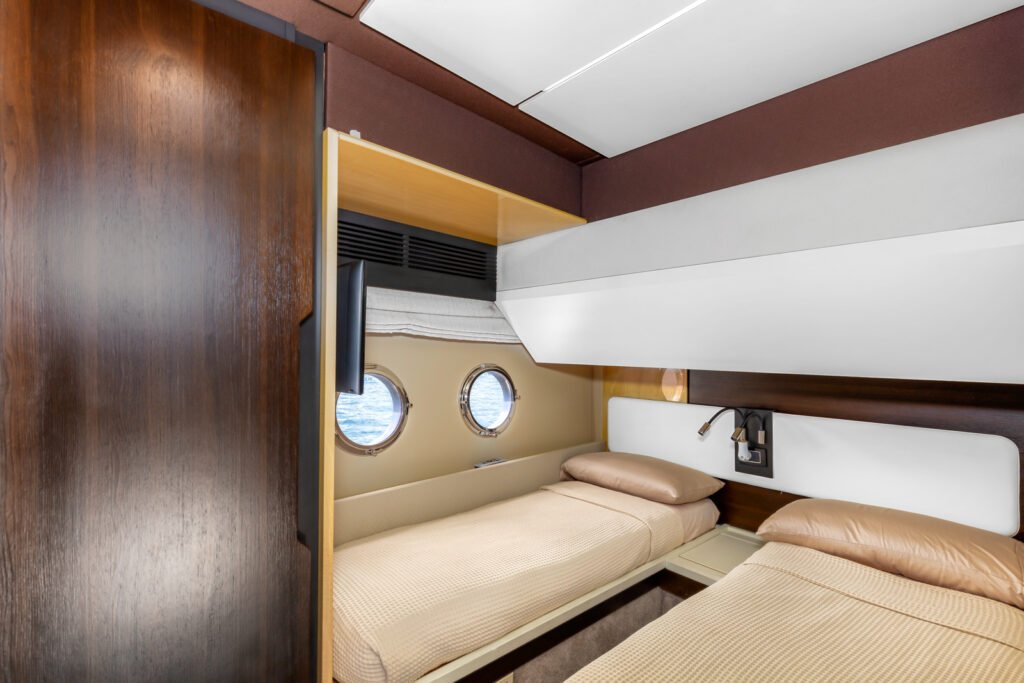 Azimut 68 – Luxury Yacht Charter in Miami photo 12