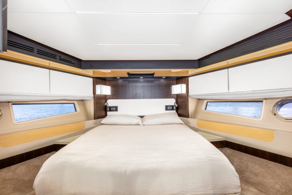 Azimut 68 – Luxury Yacht Charter in Miami photo 4