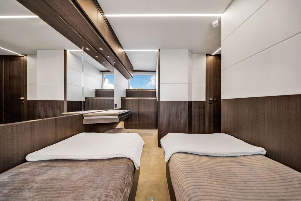 68ft Galeon Fly – Miami Day Charter