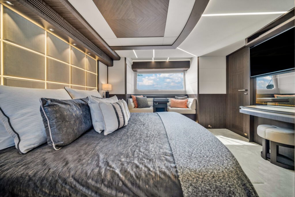 68ft Galeon Fly – Miami Day Charter