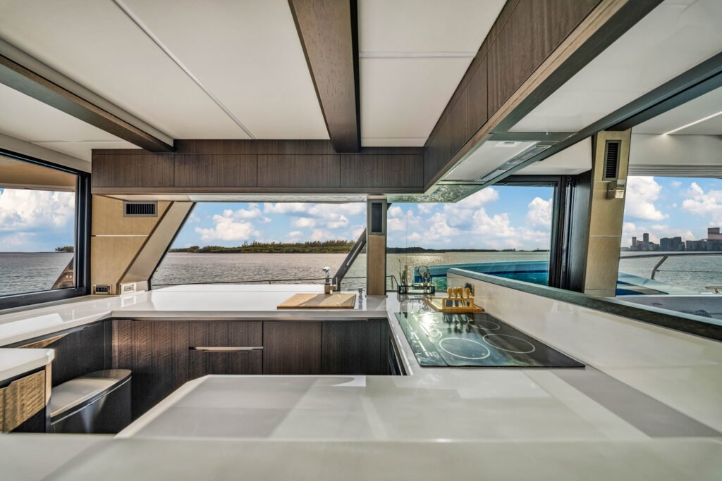 68ft Galeon Fly – Miami Day Charter