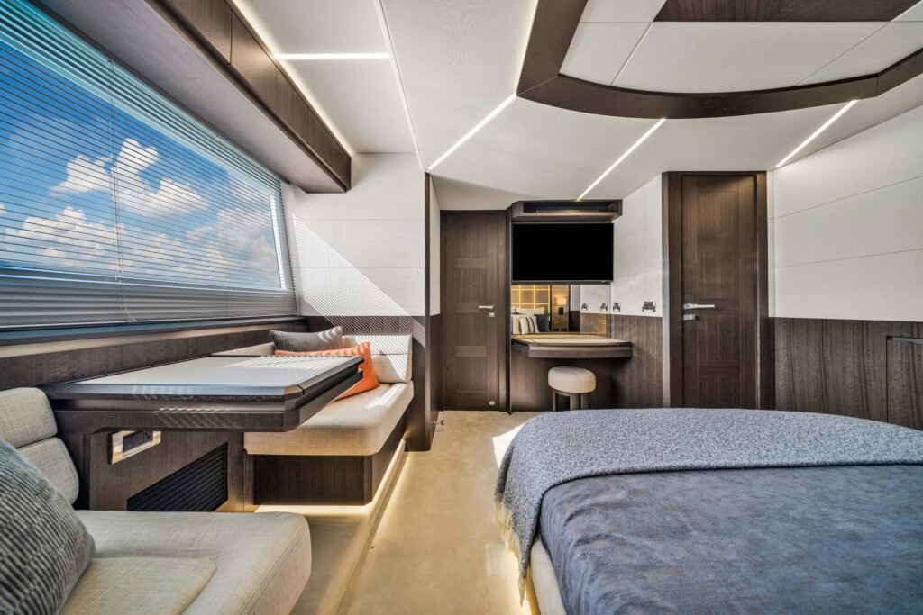 68ft Galeon Fly – Miami Day Charter