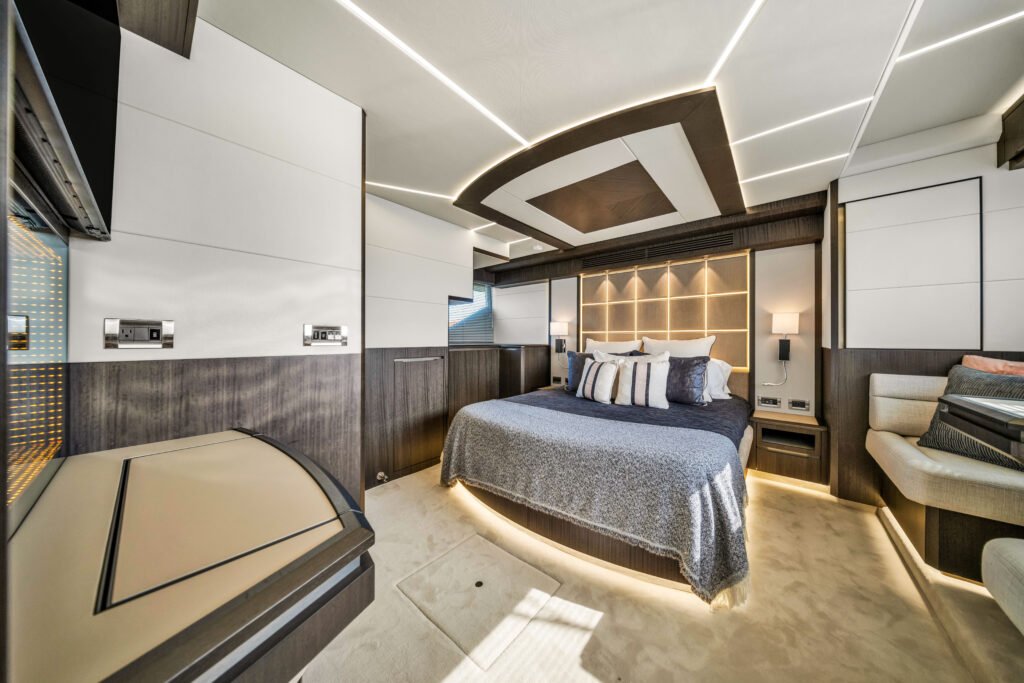 68ft Galeon Fly – Miami Day Charter