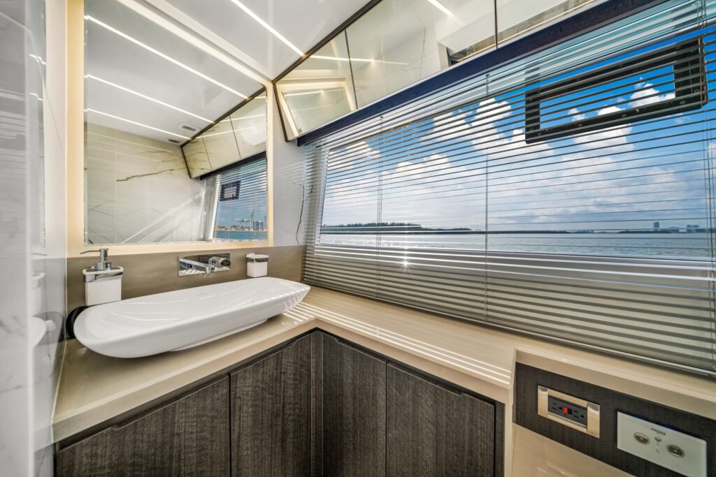 68ft Galeon Fly – Miami Day Charter