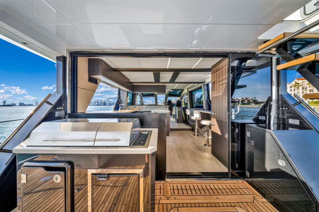 68ft Galeon Fly – Miami Day Charter