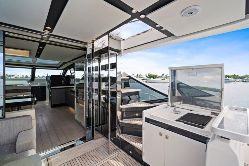 Azimut 72 S7 – Italian Luxury Charter in Miami photo 14