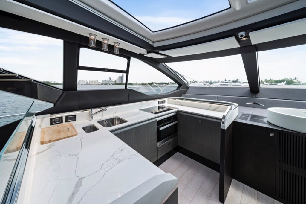 Azimut 72 S7 – Italian Luxury Charter in Miami photo 4