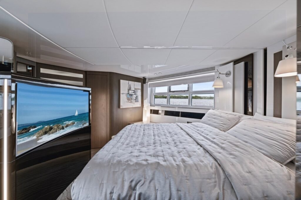 Azimut 72 S7 – Italian Luxury Charter in Miami photo 13