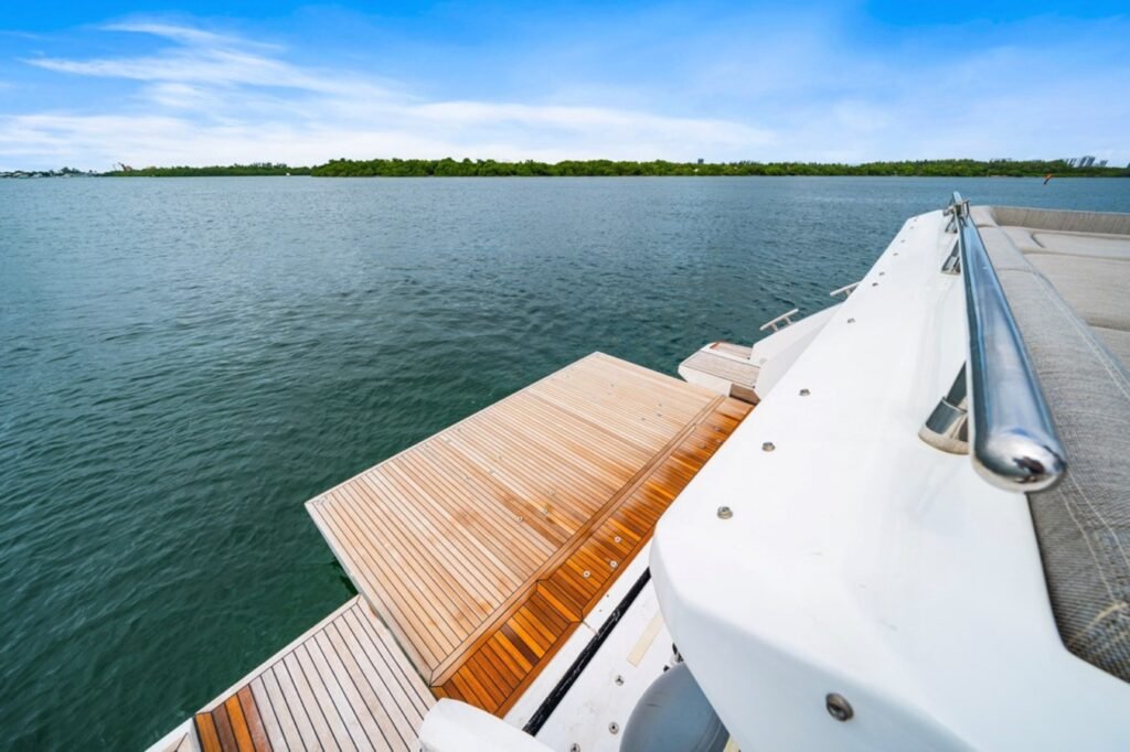 Azimut 72 S7 – Italian Luxury Charter in Miami photo 9