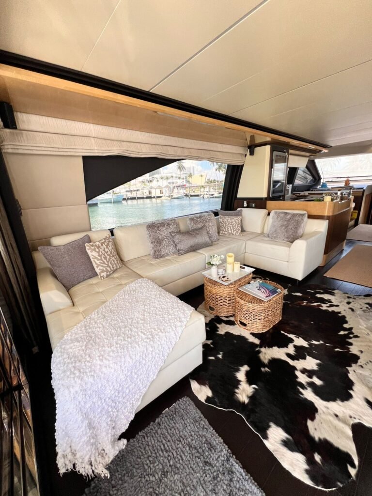 Azimut 75 Fly Biscayne Bay Yacht Charter photo 13