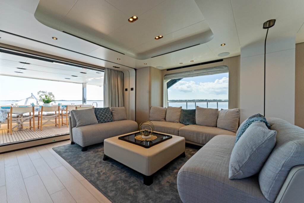 70ft Azimut Yacht – Turks & Caicos Charter photo 7
