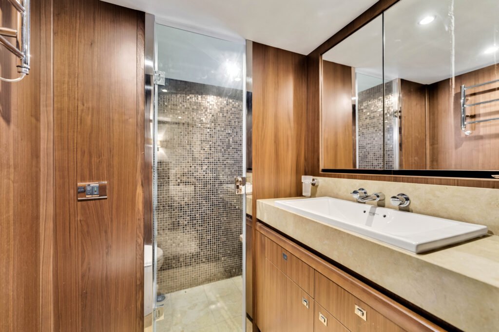 88ft Princess Jacuzzi – Luxury Yacht with Spa