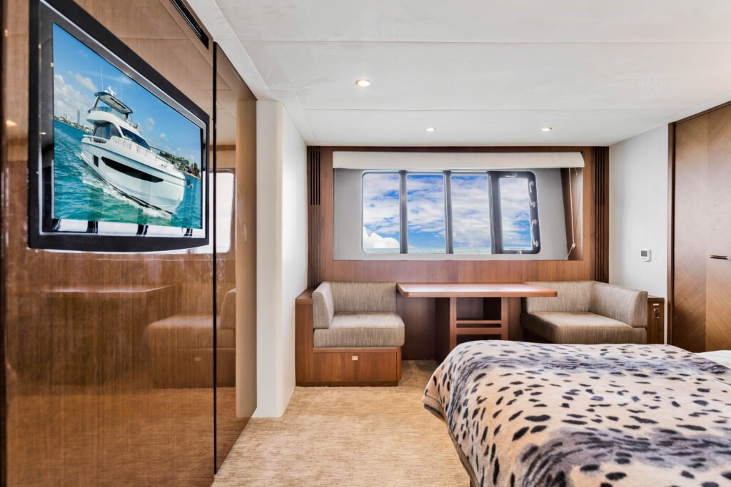 88ft Princess Jacuzzi – Luxury Yacht with Spa