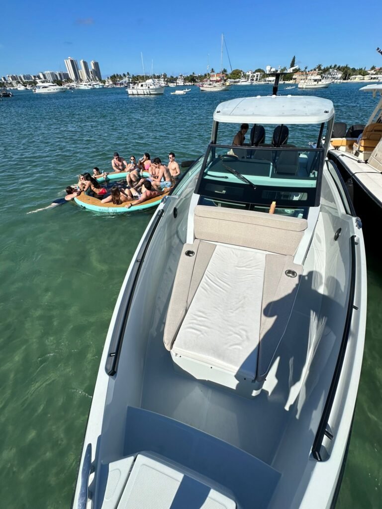 Palm Beach Luxury Yacht Cruises