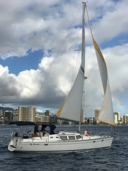 Honolulu 43′ Monohull Sailboat