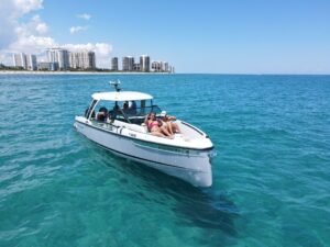 Motorboat Rentals in Florida | Sailing boat in Florida waters