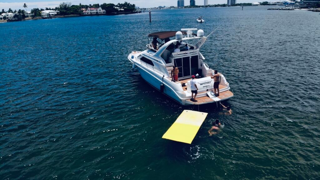 Luxurious 52ft Sea Ray Flybridge Yacht