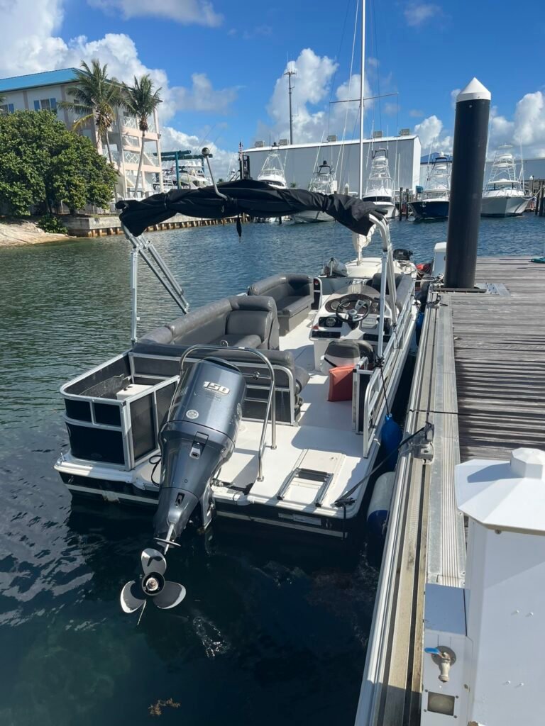 22' Hurricane FunDeck Seats up to 12