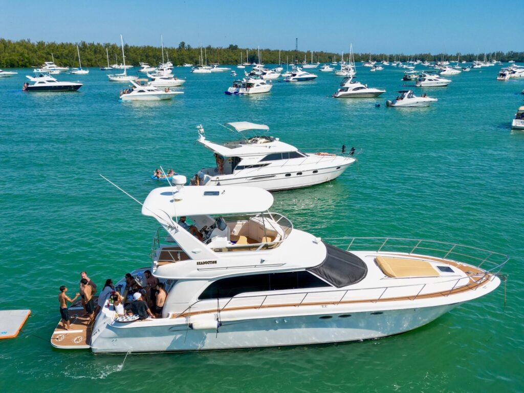 Why a Boat Rental is the Perfect Gift This Christmas