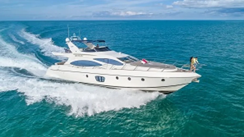 70FT Luxury Yacht in Miami 13 Guest