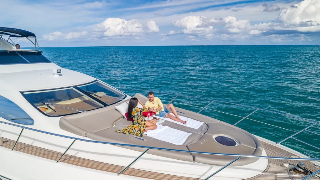 70FT Luxury Yacht in Miami 13 Guest