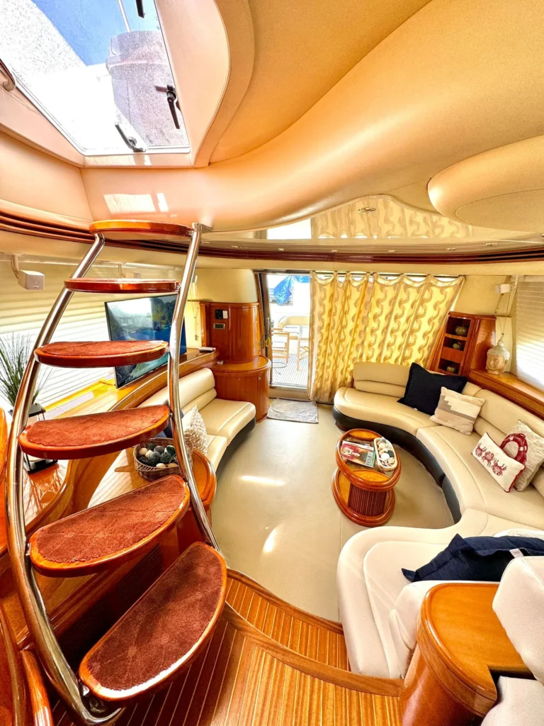 Luxurious 70ft Azimut available in Miami