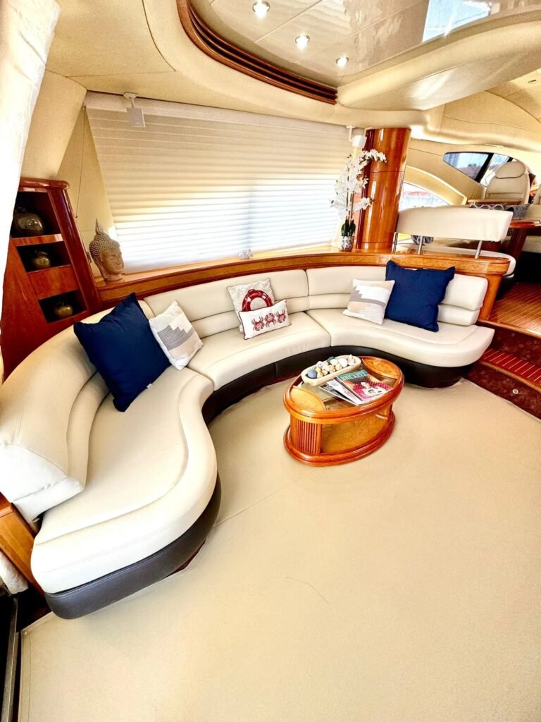 Luxurious 70ft Azimut available in Miami