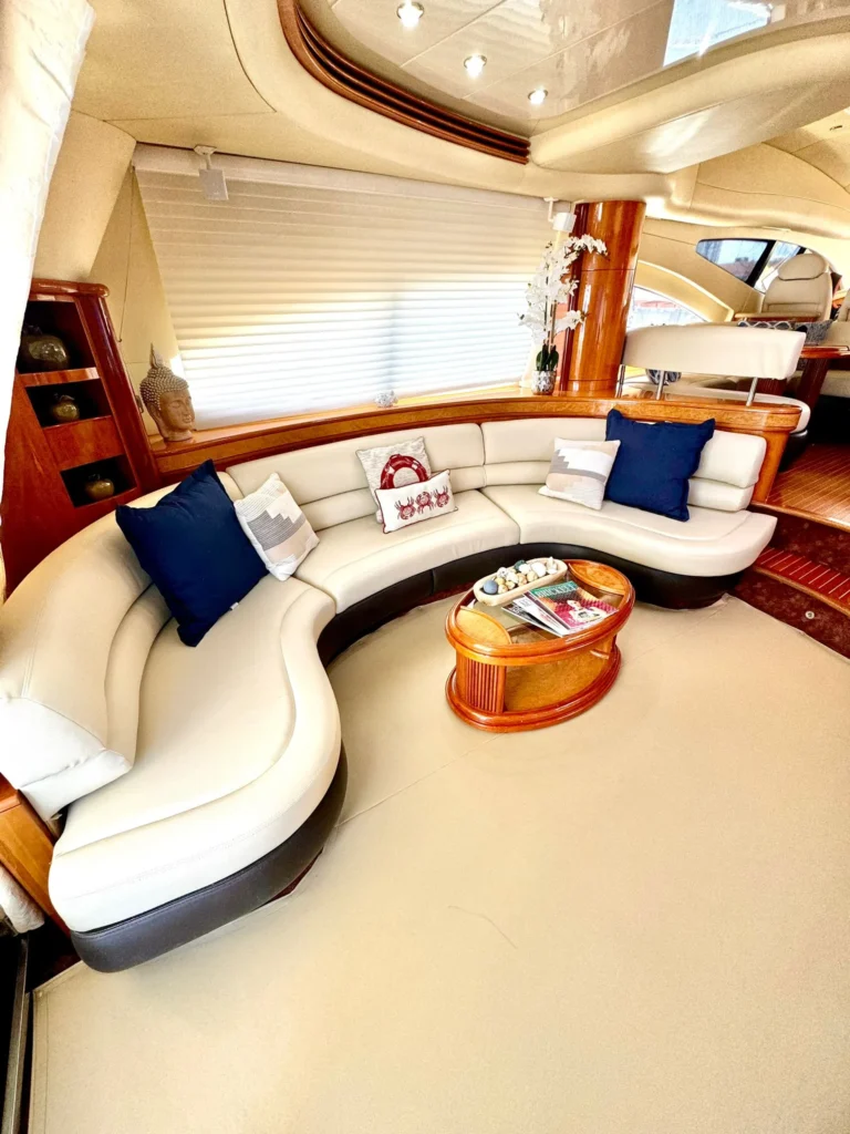70FT Luxury Yacht in Miami 13 Guest