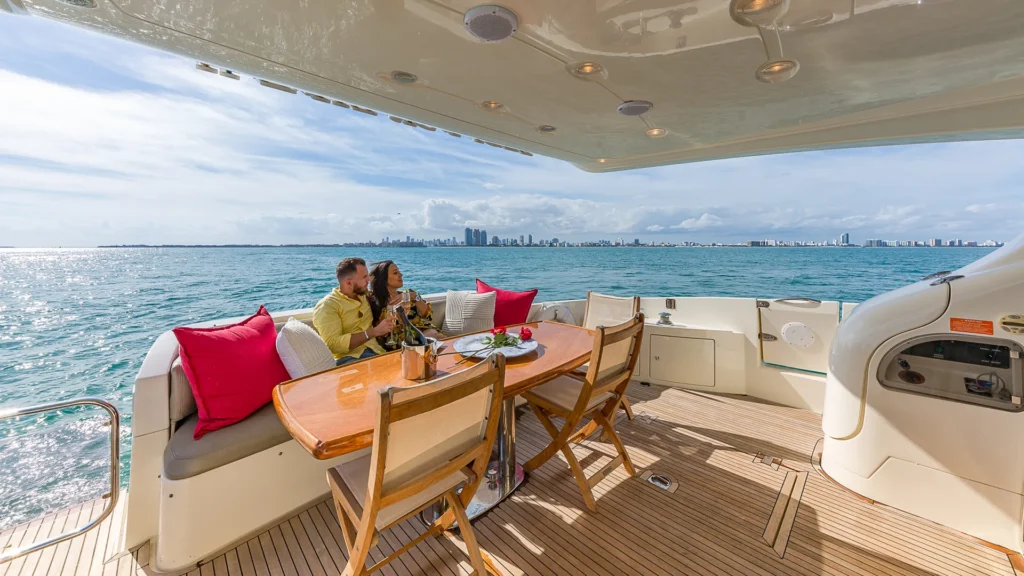 70FT Luxury Yacht in Miami 13 Guest