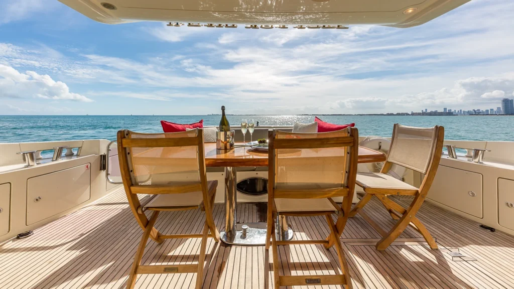 70FT Luxury Yacht in Miami 13 Guest
