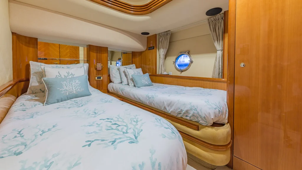 70FT Luxury Yacht in Miami 13 Guest