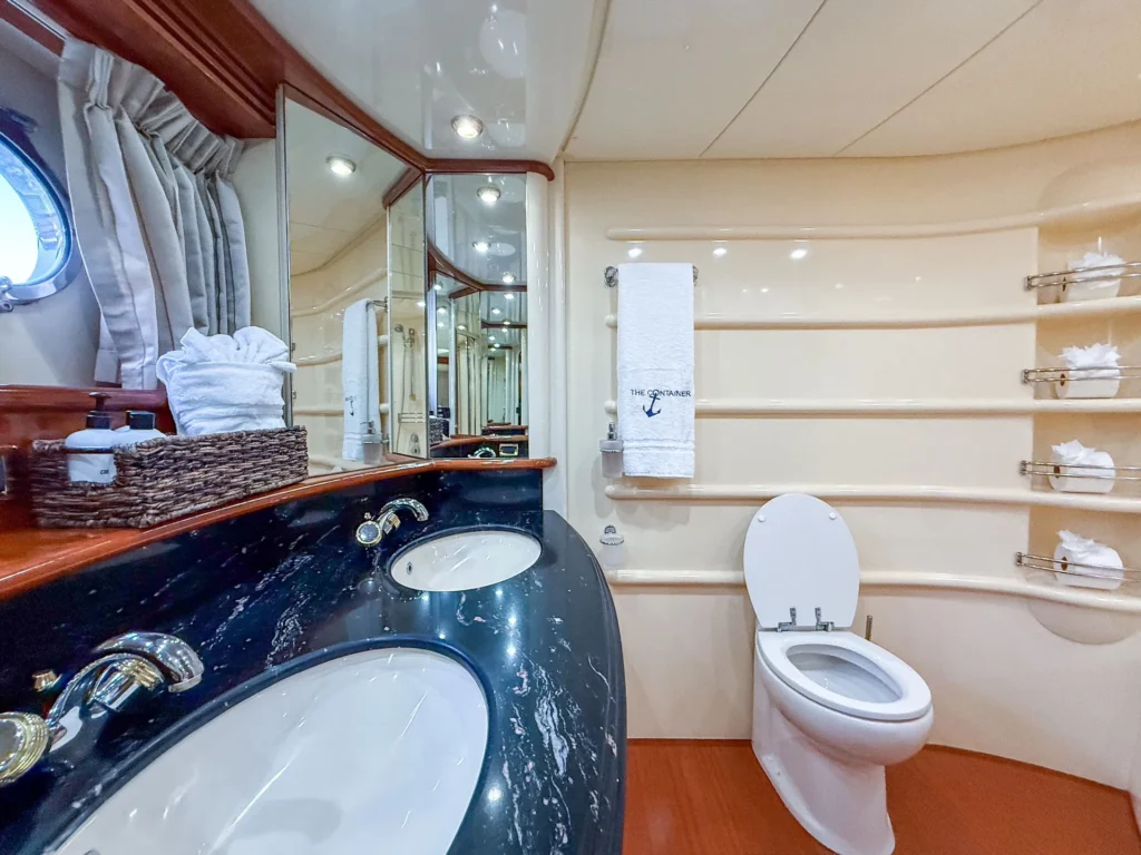 70FT Luxury Yacht in Miami 13 Guest