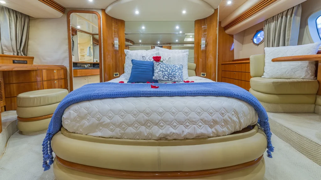 70FT Luxury Yacht in Miami 13 Guest