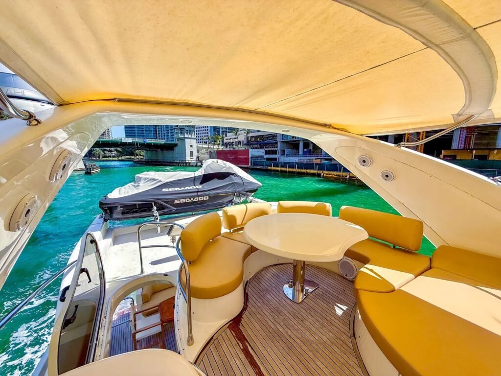 Luxurious 70ft Azimut available in Miami
