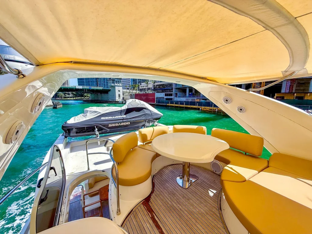 70FT Luxury Yacht in Miami 13 Guest