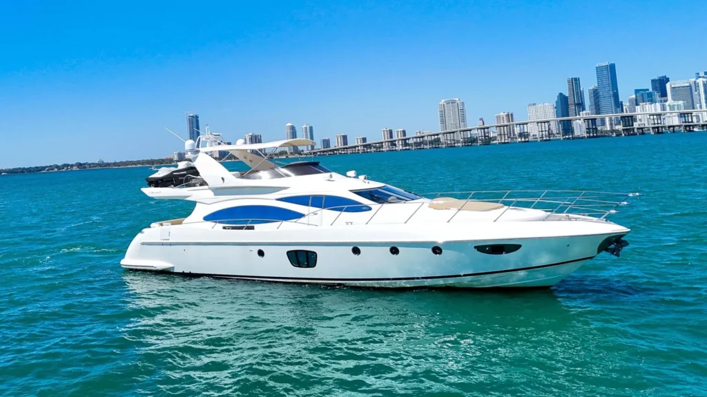 Luxurious 70ft Azimut available in Miami