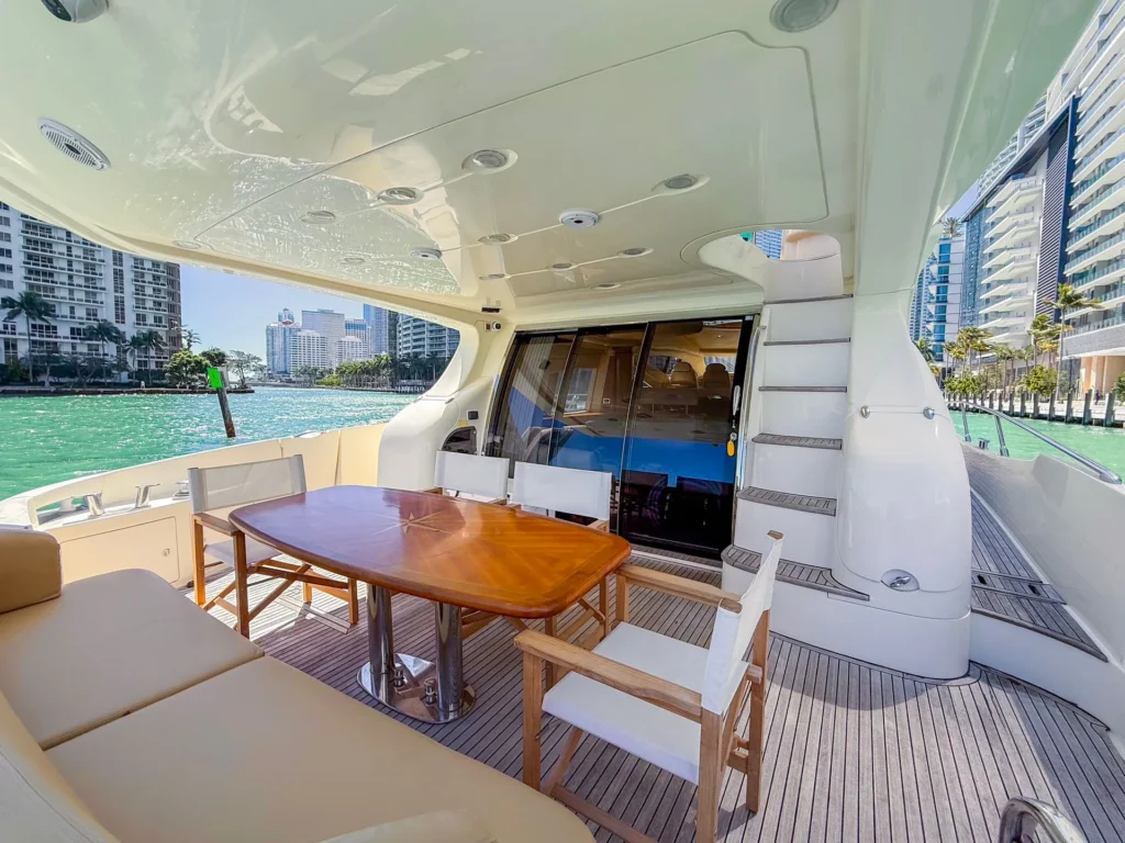 Luxurious 70ft Azimut available in Miami