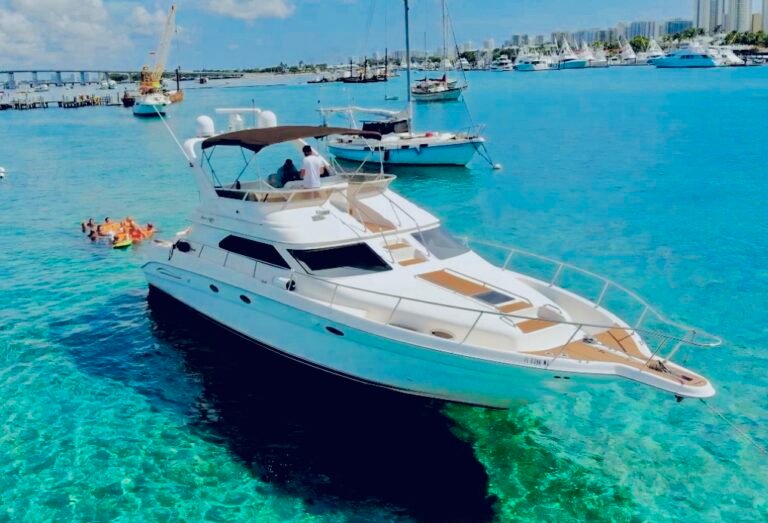 Luxurious 52ft Sea Ray Flybridge Yacht